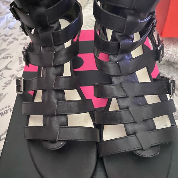 Michael Antonio Sandals - Picture 4 of 4